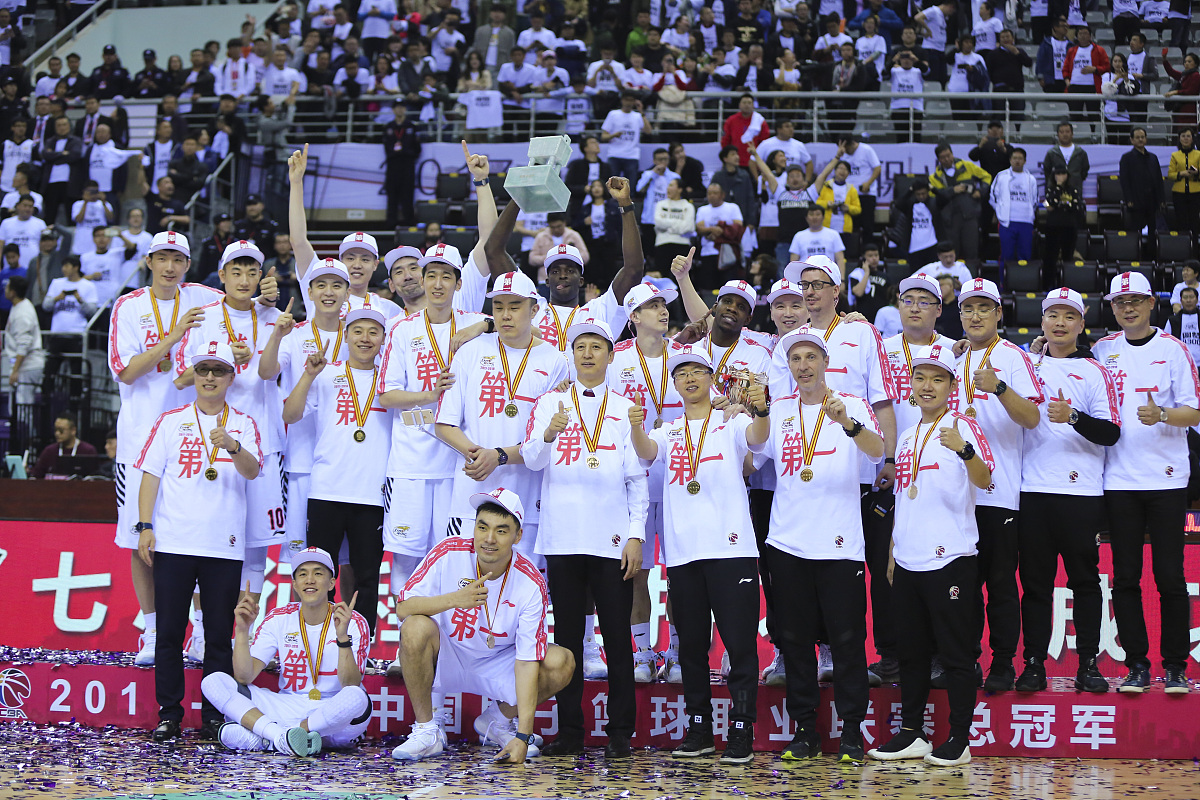 关于萨克拉门托国王训练开放日，国际比赛日内部沟通引欢呼，CBA季后赛在即，数据趋势出现新变化的信息