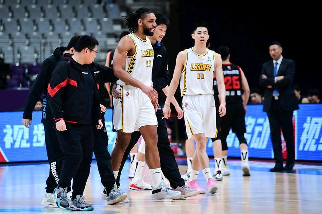 开云官网离谱！赛前广厦男篮调整名单以备NBA季后赛里尔豪取连胜备战西甲，马赛集结日更衣室发声的简单介绍